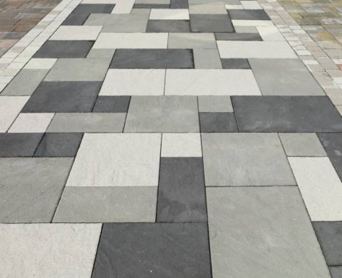 Pose de carrelage sur une terrasse en grès cérame sur plot au Bois d'Oingt